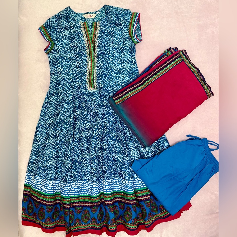 Indian 3-piece kurta set with dupatta and pant